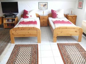 Bild 2: Ferienwohnung Trapp Mayer im ersten OG rechts 10 km vom Bodensee