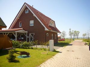 Ferienwohnung am Wieker Bodden 50m zum Wasser, Internet,2 Fahrräder - Bild 1: Fewo am Wieker Bodden 80m zum Wasser, Terrasse, Balkon, Garten, Fahrräder