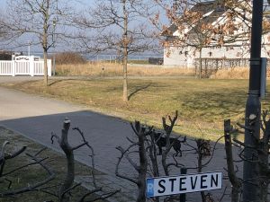 Wohnbereich mit Blick auf den Wieker Bodden - Bild 4: Fewo am Wieker Bodden 80m zum Wasser, Terrasse, Balkon, Garten, Fahrräder