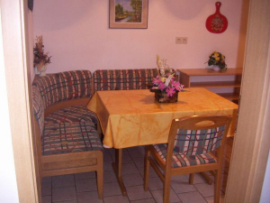 Ihr Essraum, gleich neben der Küche. - Bild 10: Ferienwohnung Nagelschmidt, Region Neumarkt Oberpfalz-Amberg-Nürnberg