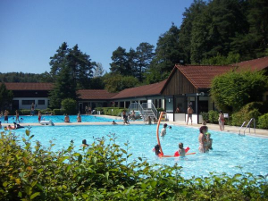 Das gutbeheizte Freibad in Illschwang, 6 km entfernt. - Bild 12: Ferienwohnung Nagelschmidt, Region Neumarkt Oberpfalz-Amberg-Nürnberg
