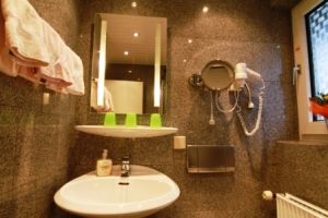 Duschbad mit Fön, Rasierspiegel - Bild 6: Sylt - Westerland Ferienwohnung mit Internet / Wlan im EG. Whg. 2