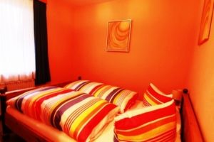 Schlafraum Whg. 2 mit Doppelbett - Bild 4: Sylt - Westerland Ferienwohnung mit Internet / Wlan im EG. Whg. 2