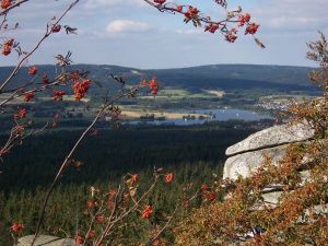 Blick vom Rudolfstein zum Weissenstädter See - Bild 13: Erholung und Entschleunigung am Weissenstädter See im Fichtelgebirge
