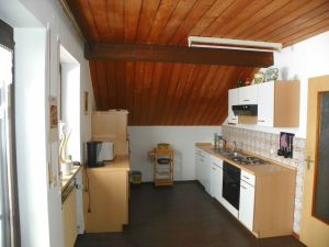 komplette Küche mit Ausgang zum Balkon - Bild 7: Erholung und Entschleunigung am Weissenstädter See im Fichtelgebirge