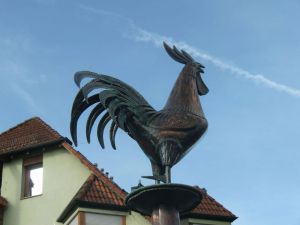 der Hahn vom Hennenbrunnen - im Zentrum - Richtung Schiffslandestelle - Bild 35: Ferienwohnung Sauer in Immenstaad - mit herrlichem Panorama-See-/Alpenblick