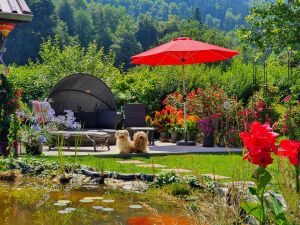Garten mit Grillecke - Bild 14: Großzügige Ferienwohnung im Allgäu mit Balkon - Landhaus Jörg