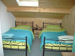 Schlafzimmer Kind mit extra Fernseher - Bild 2: Ferienhaus Schweden