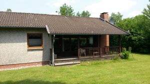 Die Südseite - mit überdachter Terrasse - Bild 15: Ferienhaus "Otto" in Garding auf Eiderstedt