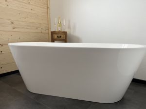 Ganz neu bei uns im Fernblick ist Deine kleine, private Ruhe-Oase, in der Du mal so richtig entspannen und die Seele baumeln lassen kannst.
Ob ein wärmendes Bad in der freistehenden Badewanne mit Ausblick aus dem Fenster oder Kraft tanken in der Sauna die genug Platz zum sitzen oder liegen bietet mit anschließender Erfrischung in der Regenwald-Dusche oder einfach nur relaxen auf den Ruheliegen.
Es bleibt Dir überlassen was Du machst, denn die kleine Auszeit vom Alltag hast Du ganz für Dich allein oder mit Deinem Partner.
Du kannst sie spontan bei uns im Haus buchen oder auch gerne
(als Überraschung für Deinen Liebste/n? :-)) vor der Anreise. - Bild 2: Pension Fernblick - Urlaub mit Herz im bayerischen Wald