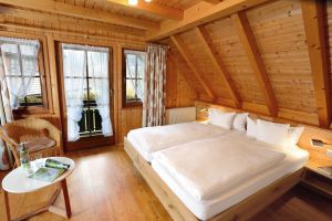 Schlafzimmer 1 - Bild 8: 4-Sterne-Traum-FeHaus im Schwarzwald, stadtnah und trotzdem ruhig gelegen