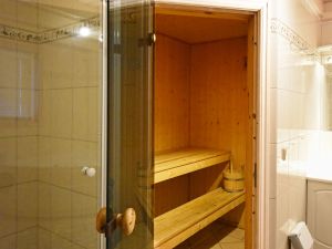 im Erdgeschoss mit Sauna - Bild 10: Ferienhaus Ostseeblick im Ostseebad Baabe auf der Insel Rügen