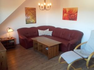 Das Sofa lässt sich für zwei Personen zum schlafen ausziehen. - Bild 5: Ferienhof Schmiddes, Fewo Waschbärenhöhle