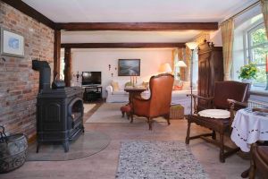 Bild 1: Ferienhaus "Landhaus vor Sylt", Urlaub mit Hund, Zaun, Pool,Kamin,Sauna,5 P