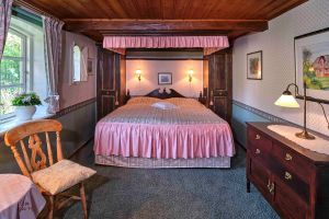 Bild 5: Ferienhaus "Landhaus vor Sylt", Urlaub mit Hund, Zaun, Pool,Kamin,Sauna,5 P