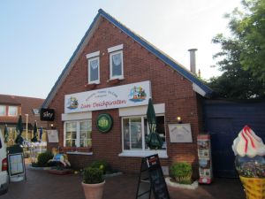 Alles was das Herz begehrt, preiswert und frisch zubereitet
Oder einfach nur ein Bierchen trinken - Bild 26: Nordsee / Ostfriesland strandnahes Ferienhaus 1-5 Personen (Hund erlaubt)