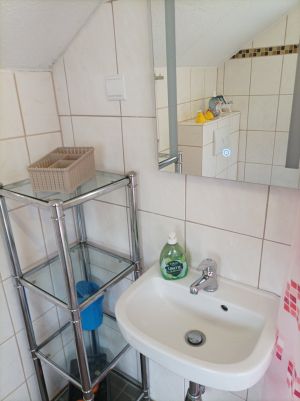 Waschbecken, Ablage - Bild 11: Ferienwohnung 45 qm Nessmersiel 2 Pers. Vierbeiner gerne gesehen!
