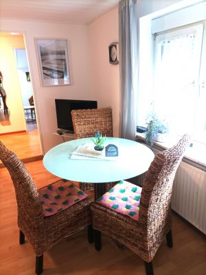 Essbereich im Wohnzimmer - Bild 4: Ferienwohnung 45 qm Nessmersiel 2 Pers. Vierbeiner gerne gesehen!