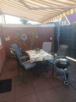 Markise 4Meter breit und die Ausfuhr 3Meter.
Ideal für schlechtes Wetter. - Bild 17: Ferienwohnung 45 qm Nessmersiel 2 Pers. Vierbeiner gerne gesehen!