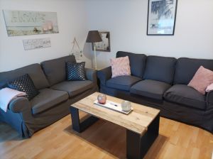 3 Sofa und 2 Sofa ausgestattet - Bild 2: Ferienwohnung 45 qm Nessmersiel 2 Pers. Vierbeiner gerne gesehen!