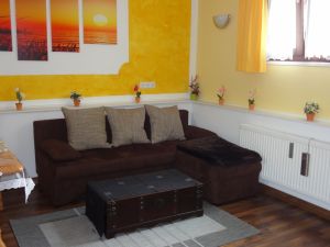 Sofa mit Schlaffunktion für 3 Persön - Bild 11: Ferienwohnung Bukenberger im Werdenfelser Land