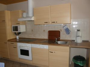 So macht das Kochen Spaß;
Geschirrspüler, Herd mit Ceranfeld und Backofen, Gefrierfach mit Kühlschrank, Mikrowelle, Kaffeemaschine, Toaster... - Bild 10: Ostseeurlaub mit Hund - Wassergrundstück Piratennest Darß