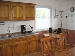 Küche rechts - Bild 11: Haus am Sommerdeich "STRANDKORB INKLUSIV" Hunde willkommen