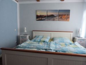 Das kleine Schlafzimmer ist gemütlich. - Bild 5: Böhrs Hoff Fehmarn für Ihren Urlaub mit Hund