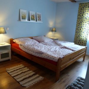 hier kann man problemlos ein Reisebett oder einen Hundekorb unterbringnen - Bild 7: Böhrs Hoff Fehmarn Ferienwohnung im Landhausstil ideal für Hundebesitzer