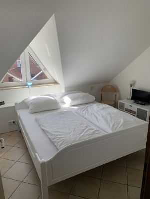 mit Doppelbett 200x180 und Zeit TV - Bild 4: Fewo bis 4 Personen - mit kostenlosem Schwimmbad in Timmendorfer Strand