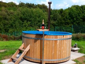 Badtunna im Garten Ferienhaus Stift Ennenbach - Bild 14: Stift Ennenbach - idyllisch gelegenes Ferienhaus