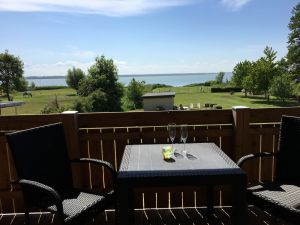 Überdachter Südbalkon - Bild 10: Ostseeurlaub Piratennest Darß - Hundeparadies - Wassergrundstück