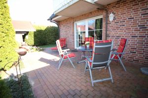 Eingezäunter Garten - Bild 4: Insel Rügen EG Ferienwohnung am Wieker Bodden ca. 500 m zum Wasser