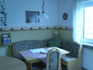 Die Sitzecke lädt zum gemütlichen Zusammensitzen ein - Bild 19: Urlaub an der Mosel mit Hund