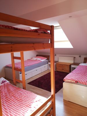 2 Einzelbetten
1 Etagenbett
unteres Bett kann zur Bank umgklappt werden - Bild 18: Ferienwohnung Haus Maria Hochschwarzwald