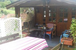 Das Gartenhaus steht jedem Gast 
zum Grillen oder Entspannen nach Absprache zur kostenlosen Verfügung. - Bild 8: Ferienwohnung "Am Hemberg" (Region Diemelsee)