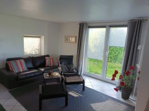 Wohnzimmer mit Ledercouch - Bild 1: Top-Haus, Ostsee, Lübecker Bucht, Meerblick Hunde