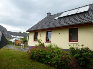 Bild 6: Kinder- u. hundefeundliches Ferienhaus in Binz, hell u. modern, mit Garten
