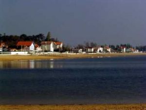 Die Hochburg der Austernzucht hat auch einen schön angelegten Strand an der Mündung der Seudre ins Meer (rund 15 km). - Bild 10: Ferienwohnung Suzanne, SW-Frankreich, Nähe Atlantik, Hunde willkommen