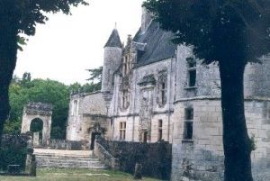 In rund 30 Minuten Entfernung liegt dieses schmucke, auch zu besichtigende, Schloß von Crazanne - Bild 8: Ferienwohnung Suzanne, SW-Frankreich, Nähe Atlantik, Hunde willkommen