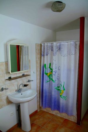 und gleichzeitig Bad - Bild 8: Ferienhaus Domaine du Val des Ragondins im Burgund