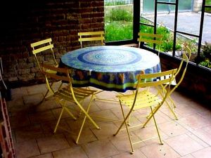 vor der Küche - Bild 9: Ferienhaus Domaine du Val des Ragondins im Burgund