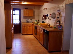 Voll ausgerüstete Einbauküche - Bild 4: Ferienhaus Domaine du Val des Ragondins im Burgund