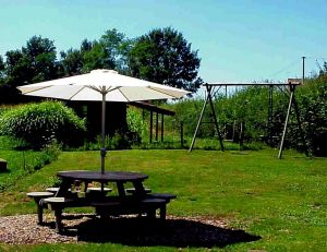 im Garten - Bild 10: Ferienhaus Domaine du Val des Ragondins im Burgund