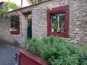 Durchgang zum Gartenbereich der Ferienwohnung - Bild 5: Ferienwohnung Delattre in der Südeifel