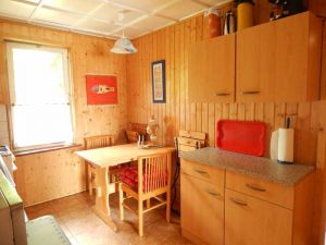 Esstisch in der Küche mit Blick in´s Grüne - Bild 12: Ferienhaus im Grünen für 2 - und 4 - beiner