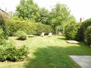 Der Garten zum Spielen, Ausruhen und Sonnen. - Bild 4: Ferienhaus im Grünen für 2 - und 4 - beiner