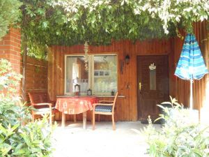 Unsere gemütliche Frühstücksterrasse. - Bild 5: Ferienhaus im Grünen für 2 - und 4 - beiner