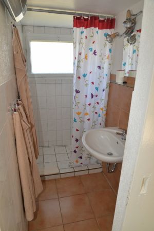 Bild 7: hund-tastische Ferien bei den Koestis - großzügiger Bungalow