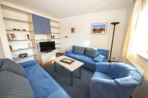 unserer Inselschwalbe mit 2 großen ausziehbaren Federkerncouchen und Insektenschutzfenster für Ihren geruhsamen Schlaf. - Bild 2: D42 Rügen, mit dem Strand für die ganze Familie vor der Nase, mit Terrasse